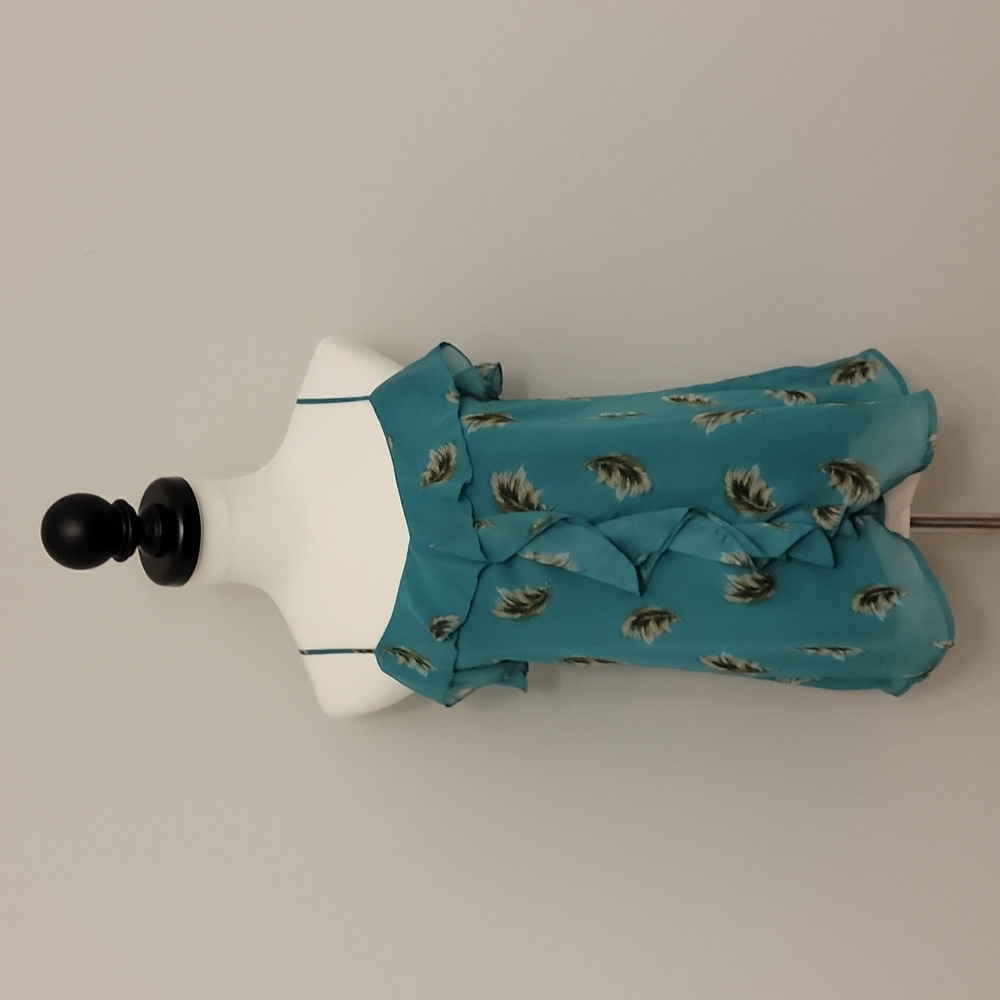 Xhilaration Feather Print Ruffled Tank Top